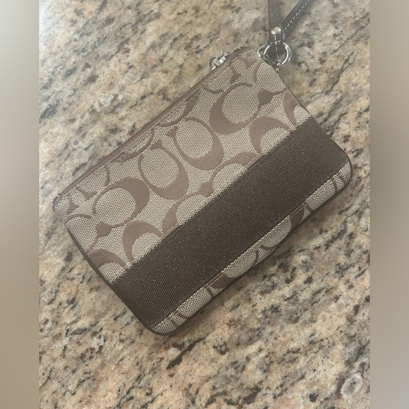 EUC Coach Wristlet - Picture 1 of 6